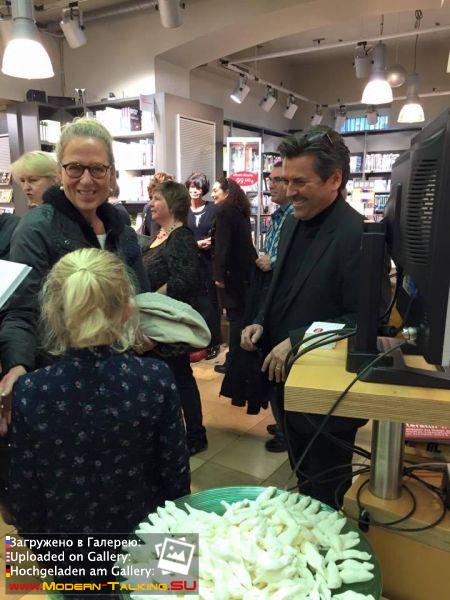 14.11.2015 Томас Андерс на презентации книги Люси и Лиона в книжном магазине Reuffel