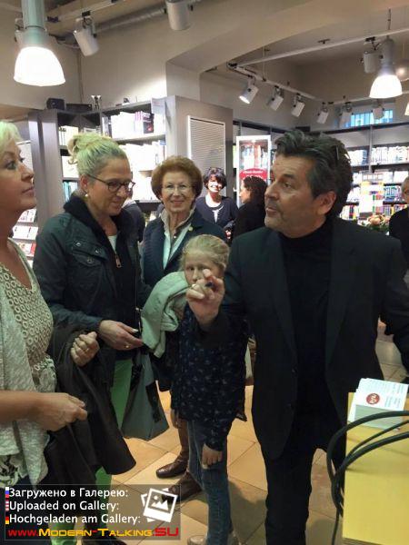 14.11.2015 Томас Андерс на презентации книги Люси и Лиона в книжном магазине Reuffel