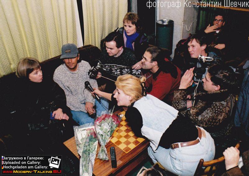 Пресс-конференция-в-аэропорту-сразу-после-прилёта-1