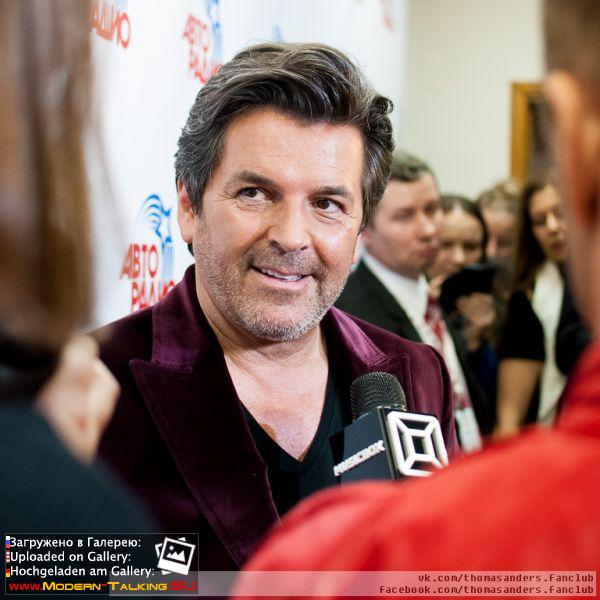 Сразу после выступления Томас Андерс даёт интервью телеканалам