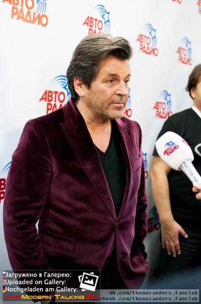 Сразу после выступления Томас Андерс даёт интервью телеканалам