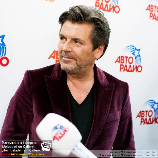 Сразу после выступления Томас Андерс даёт интервью телеканалам