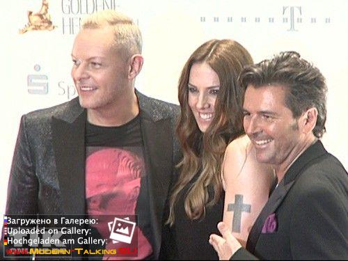 hmelanie-chisholm-umringt-vo