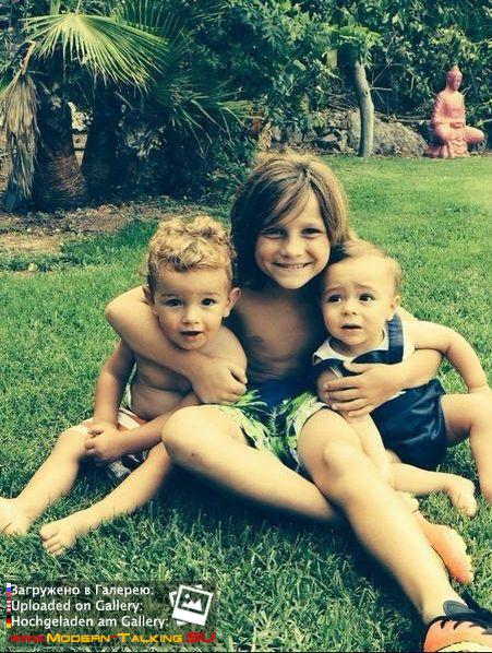 Морис Кассиан с младшими братиком и сестричкой от 2-го брака Эстефании