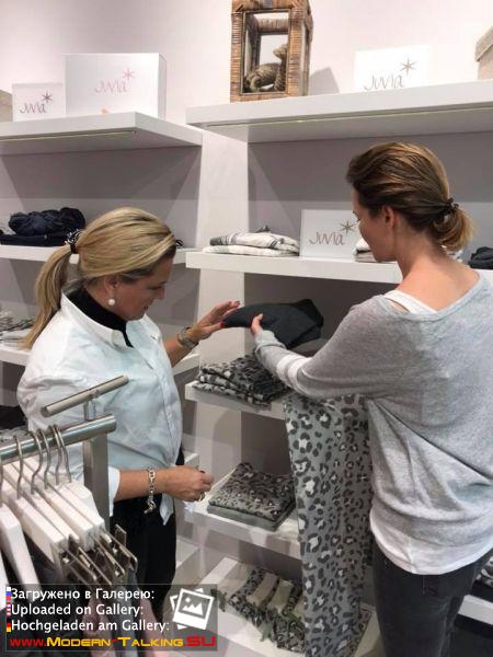23.11.2017 Claudia Weidung Anders  и её подруга Nadja Schiemann Mädels-Shopping , магазин JUVIA