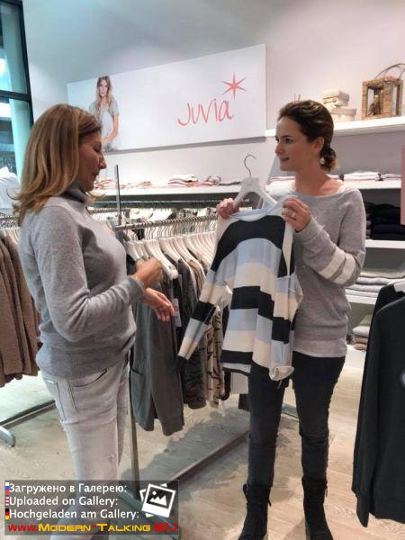 23.11.2017 Claudia Weidung Anders  и её подруга Nadja Schiemann Mädels-Shopping , магазин JUVIA
