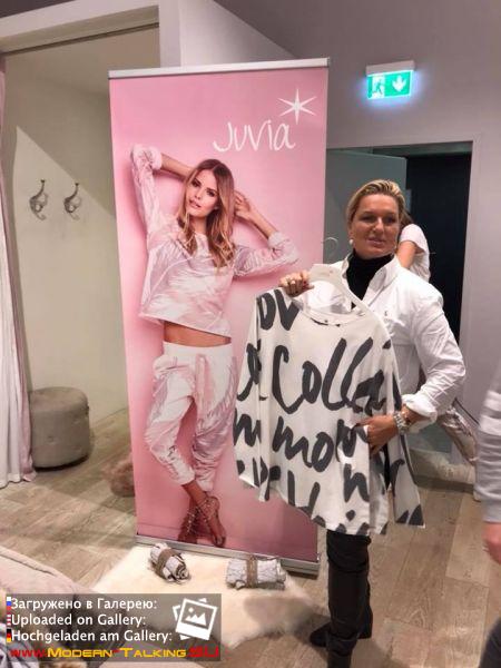 23.11.2017 Claudia Weidung Anders  и её подруга Nadja Schiemann Mädels-Shopping , магазин JUVIA