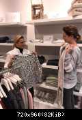 23.11.2017 Claudia Weidung Anders  и её подруга Nadja Schiemann Mädels-Shopping , магазин JUVIA