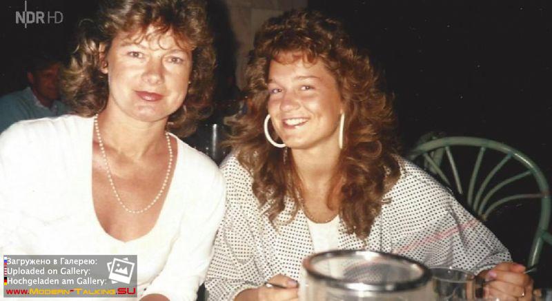 Клаудия с мамой