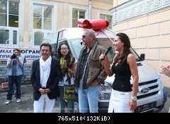 8 июля 2011 Кевин Костнер и Томас Андерс в Городской больнице № 2 г.Санкт-Петербург