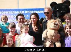 8 июля 2011 Кевин Костнер и Томас Андерс в Городской больнице № 2 г.Санкт-Петербург