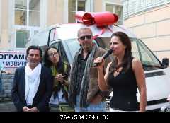 8 июля 2011 Кевин Костнер и Томас Андерс в Городской больнице № 2 г.Санкт-Петербург