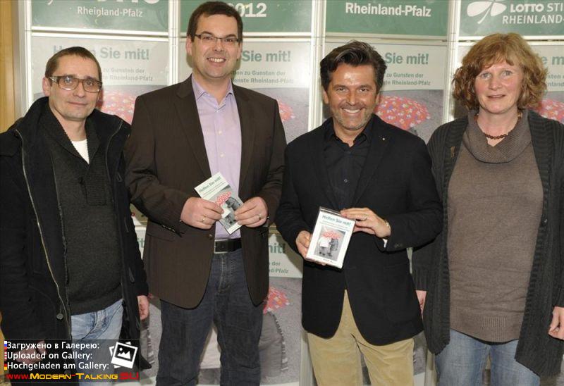 Томас Андерс с поклонниками (52)