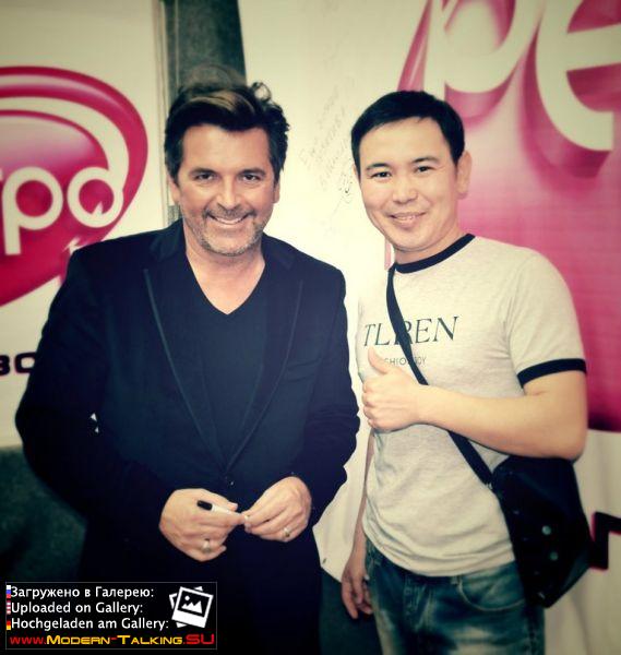 Томас Андерс с поклонниками