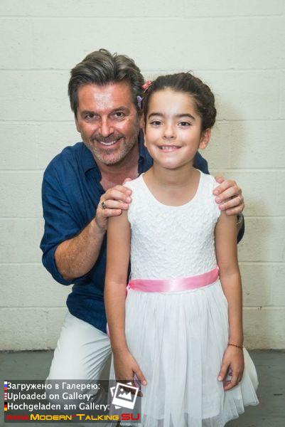 Томас Андерс с поклонниками