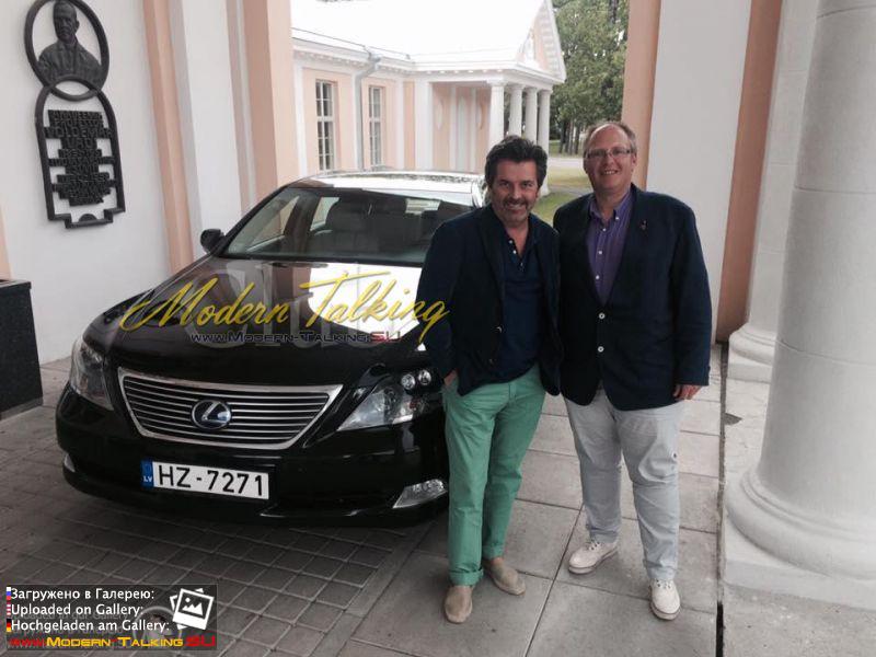 Томас Андерс с поклонниками