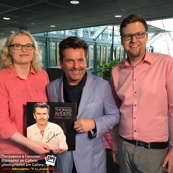 Томас Андерс с поклонниками