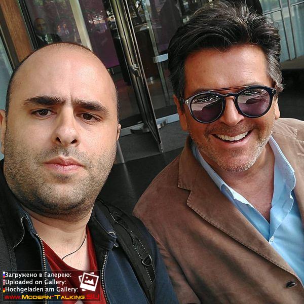 Томас Андерс с поклонниками