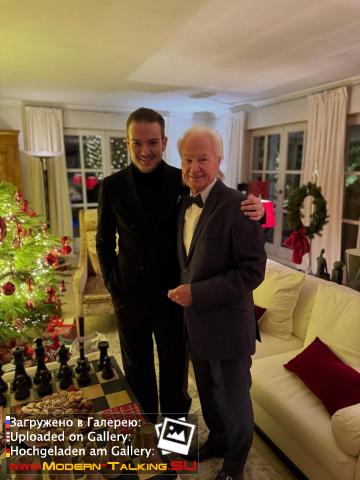 2025 декабрь Томас Андерс с семьей в Рождество