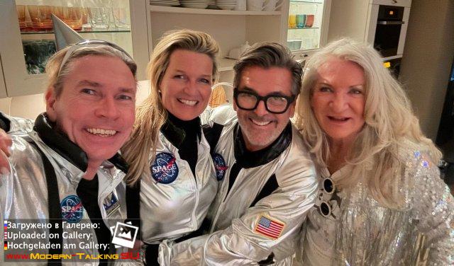 ANDERS SPACE  Томас Андерс с семьей и друзьями отмечали традиционный космический карнавал.