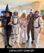 ANDERS SPACE  Томас Андерс с семьей и друзьями отмечали традиционный космический карнавал.