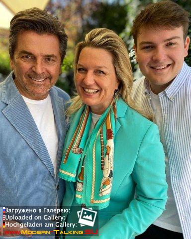 Томас Андерс с семьей (пасха 2022)